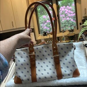 Dooney & Bourke White & blue handbag with Leather Trim, preowned-